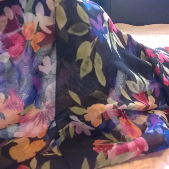 Floral Faux Wrap Blouse - Picture 5 of 9